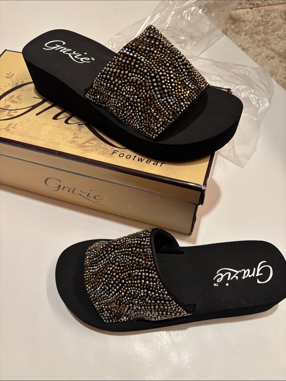 NWT Grazie Black Slide Sandals Mixed Metallic Bead Accents 6 Pinnacle